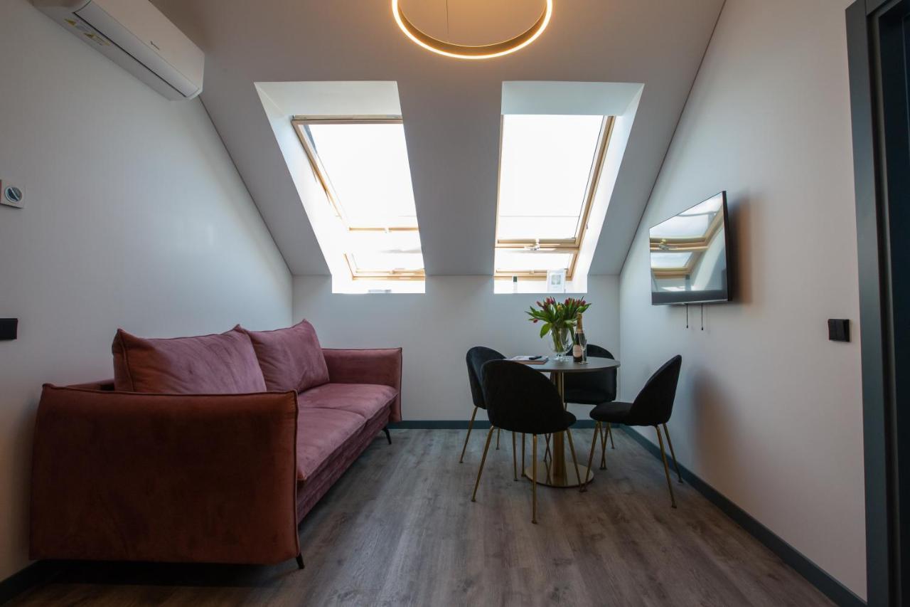 M8 Stylish One-Bedroom Apartment Kaunas Bagian luar foto