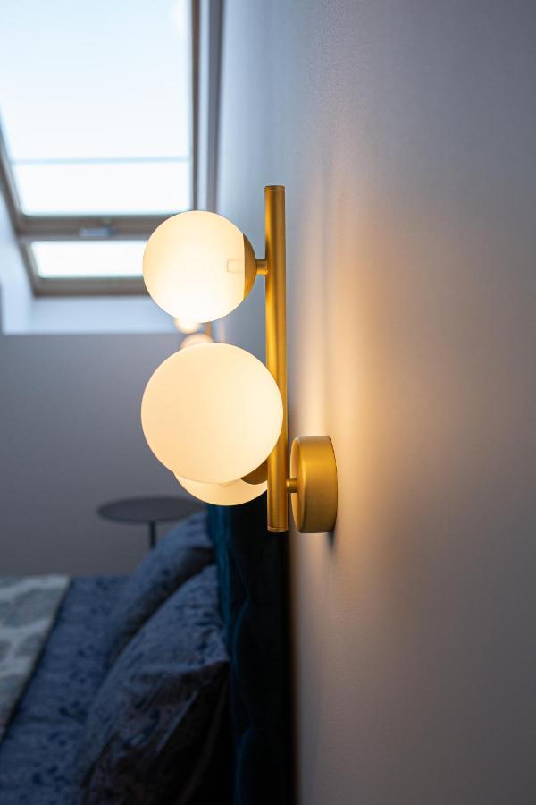 M8 Stylish One-Bedroom Apartment Kaunas Bagian luar foto