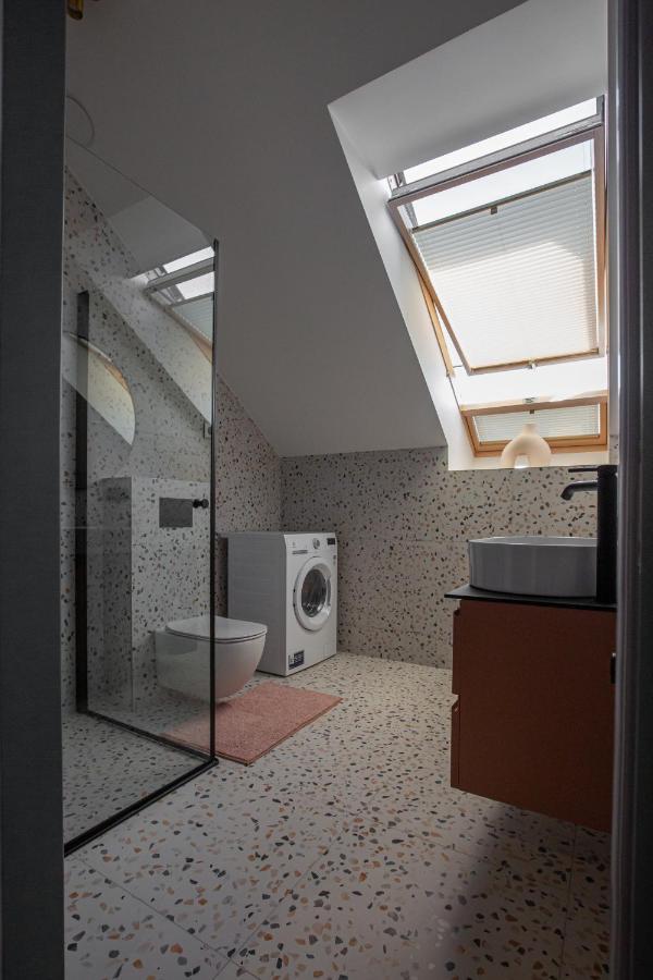 M8 Stylish One-Bedroom Apartment Kaunas Bagian luar foto