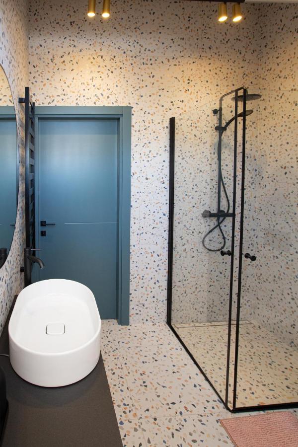 M8 Stylish One-Bedroom Apartment Kaunas Bagian luar foto