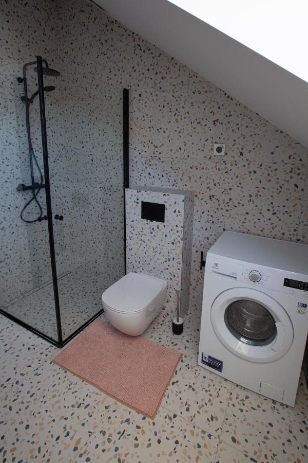 M8 Stylish One-Bedroom Apartment Kaunas Bagian luar foto