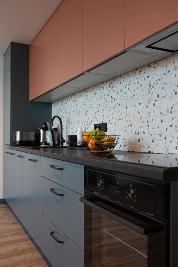 M8 Stylish One-Bedroom Apartment Kaunas Bagian luar foto